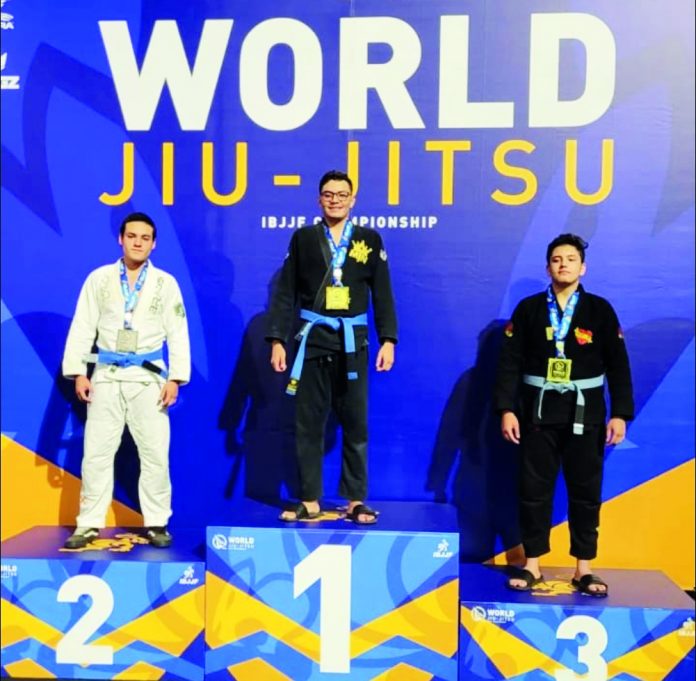 Simpliciomendense é campeão mundial faixa azul de JIU JITSU